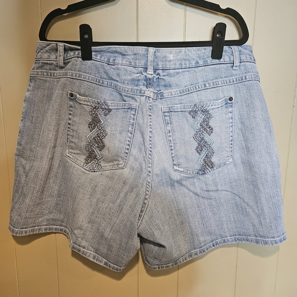 Venezia Light Wash Denim Shorts Women’s Size 16 | Classic 5-Pocket Jean Shorts - Picture 2 of 5